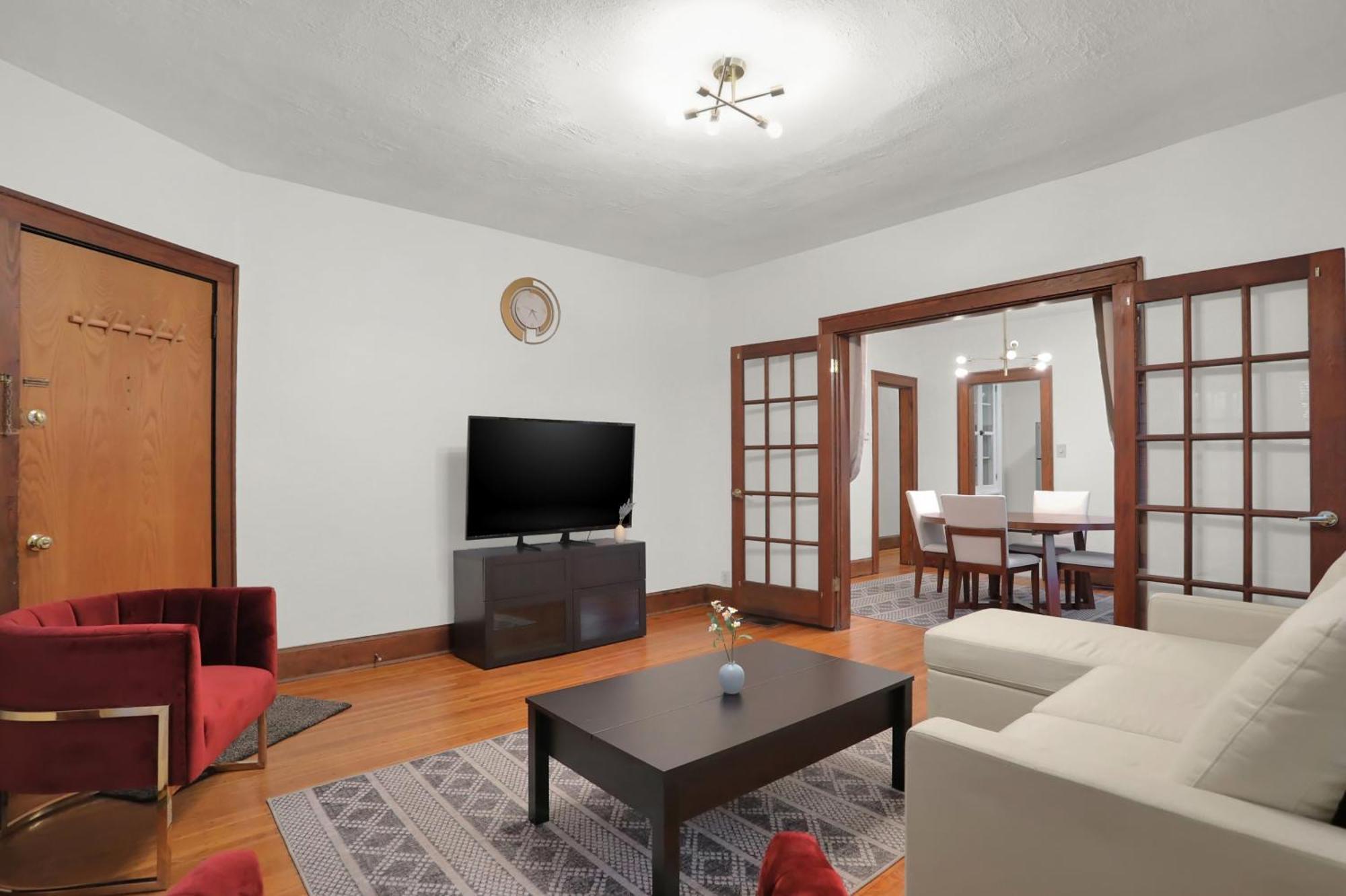 Comfy Apartment In Indianapolis Exterior photo